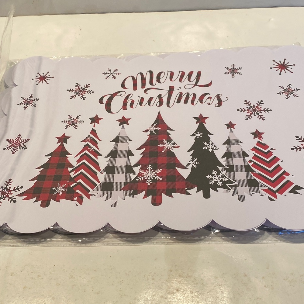 NIP Set of approximately 60 Holiday Placemats - Picture 2 of 2